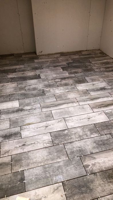 Carrelage imitation bois — RK Maçonnerie, Vaucluse